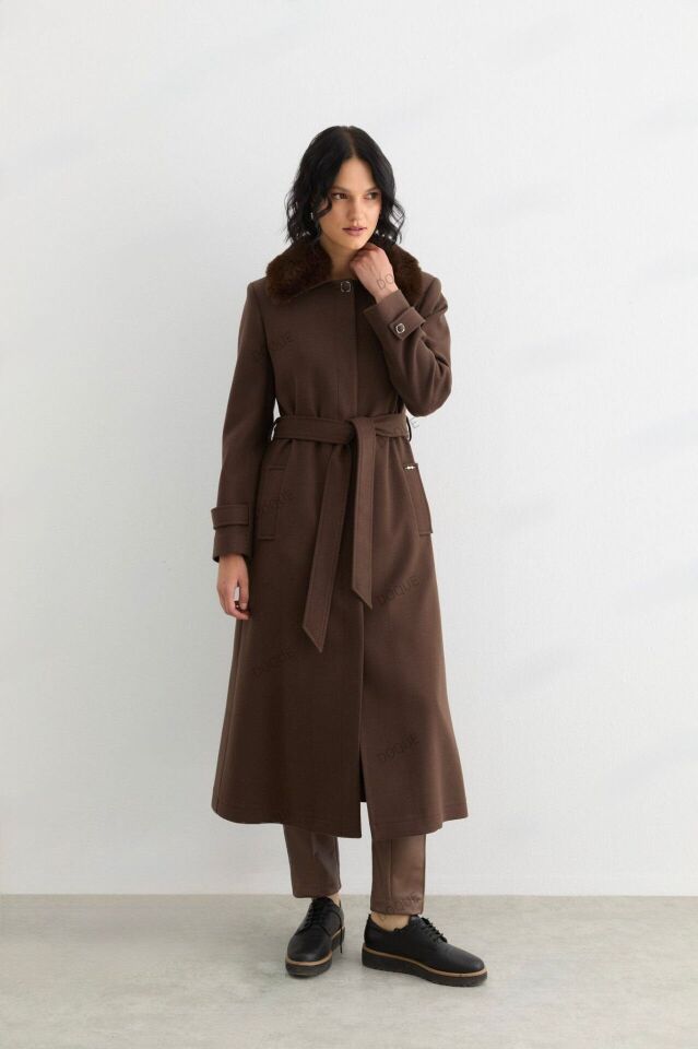 57023 YAKASI KÜRKLÜ ÖNDEN GİZLİ DÜĞMELİ KLASİK KAŞE KABAN #12-25#