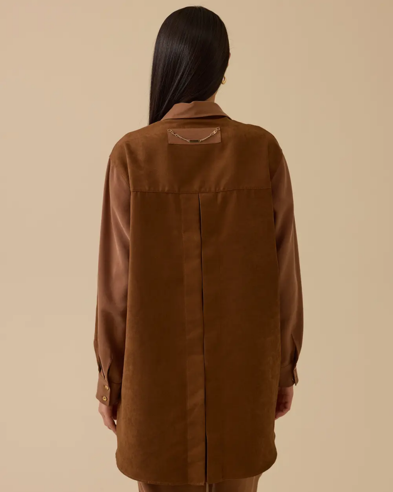 1009 ÖNÜ DÜĞMELİ KOL UCU MANŞETLİ KOLLARI VE SIRTI SÜET DETAYLI GÖMLEK  10002521511009 #10-25#