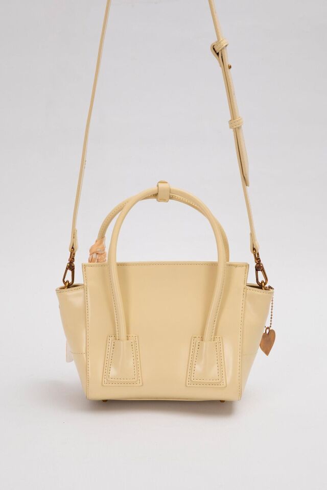 930459 ÖNDEN FİYONK DETAYLI HEM ŞIK HEM SPOR PREMİUM ÇANTA #08-25#