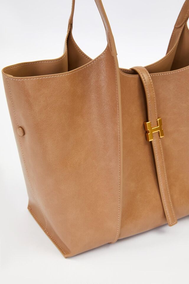 930348 ÖN KISMI ARMALI GENİŞ KALIP PREMİUM ÇANTA #08-25#