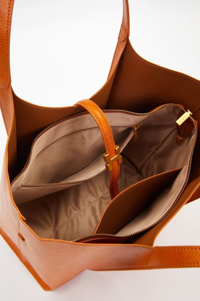 930348 ÖN KISMI ARMALI GENİŞ KALIP PREMİUM ÇANTA #08-25#