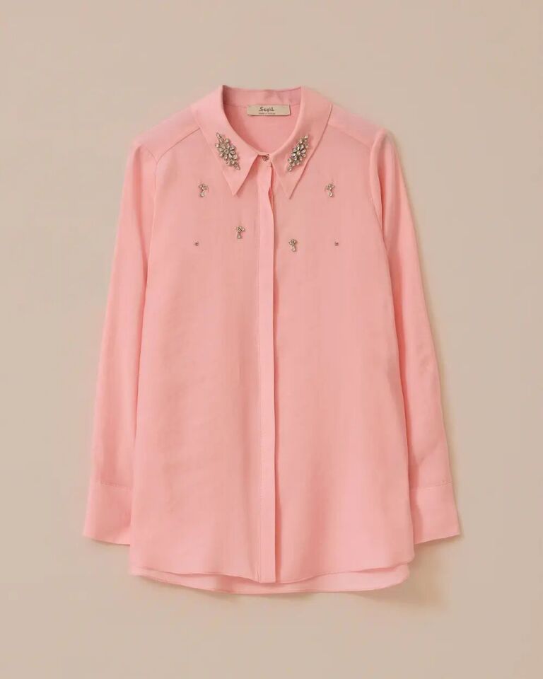 10004 ÖNÜ GİZLİ DÜĞMELİ KOLLARI MANŞETLİ YAKASI VE GÖĞSÜ TAŞ DETAYLI ŞIK GÖMLEK #03-25#