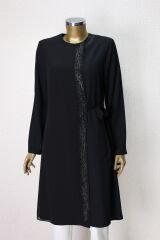 61147 YAKASI VE ÖNÜ TAŞ DETAYLI BELİ BAĞLAMALI TÜLLÜ RAHAT KESİM TUNİK QYS TUNİK 61147 #23-06#