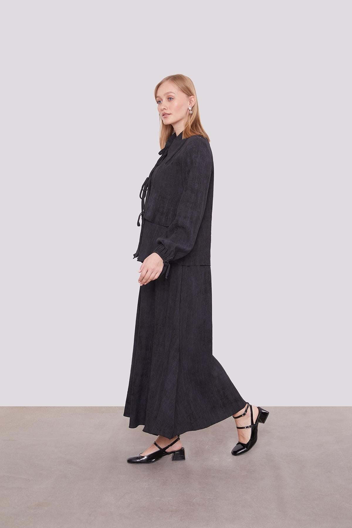 131020 ETEKLİ TAKIM ÖNÜ BAĞLAMALI VE ÇITÇITLI KOL UCU BAĞLAMALI SPOR ŞIK ETEKLİ TAKIM #04-25#