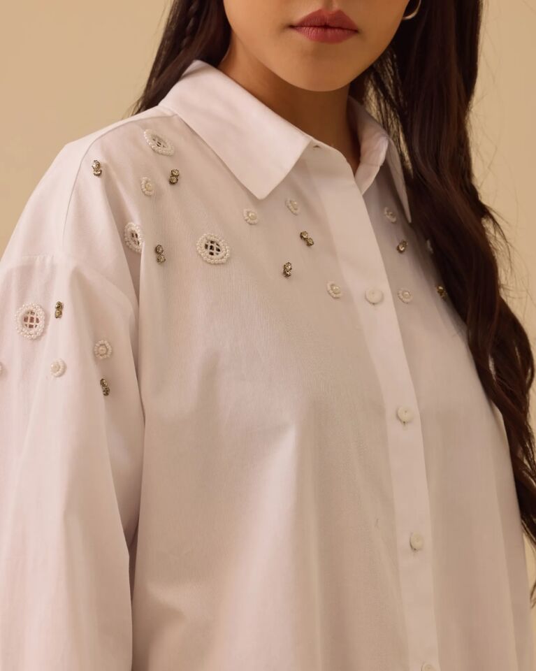 1010 ÖNÜ BONCUK DETAYLI  TAŞ İŞLEMELİ GÜNLÜK GÖMLEK #26#