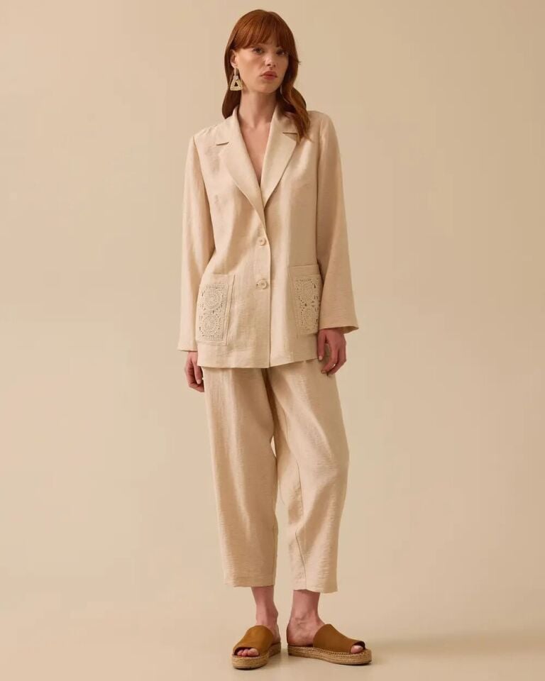 10028 CEPLERİ NAKIŞ DETAYLI ÖNDEN DÜĞMELİ KRAVUZE YAKA KETEN CEKET 10002511110028 #06-25#