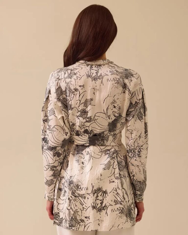 1015 ÖNDEN GİZLİ DÜĞMELİ BELİ BAĞLAMALI DESENLİ JAKAR KUMAŞ ŞIK GÖMLEK 10002511511015 #06-25#