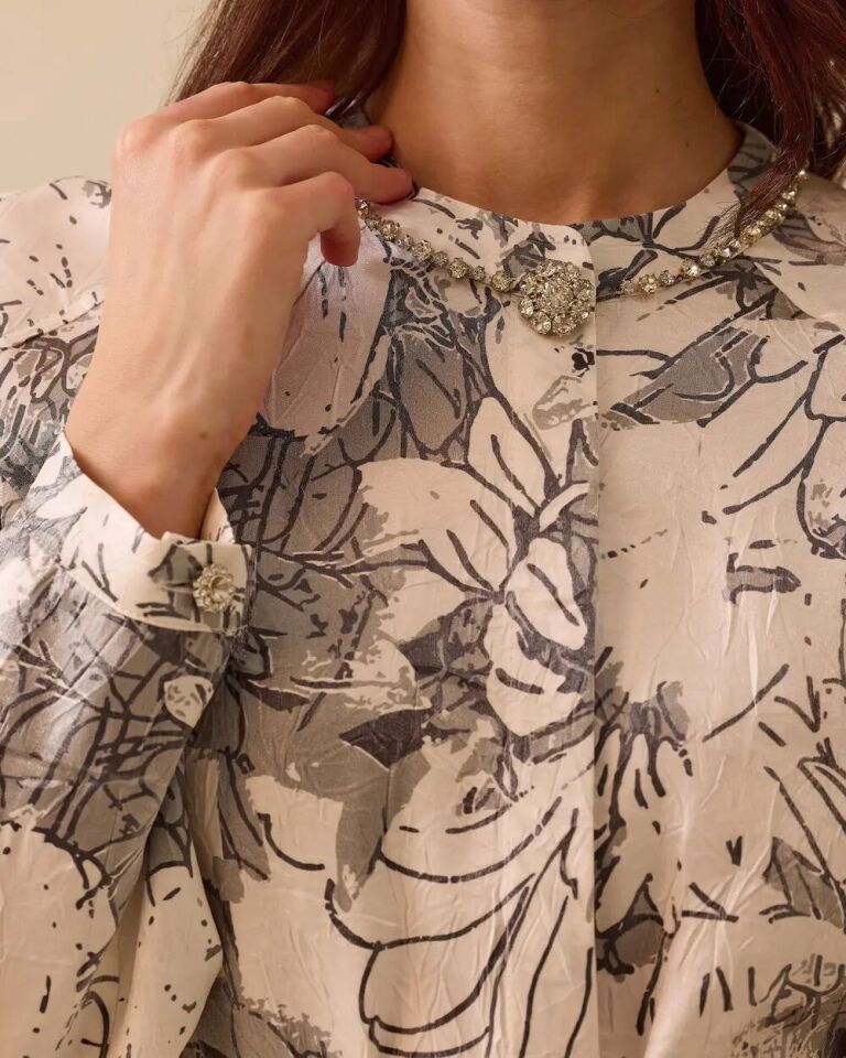 1015 ÖNDEN GİZLİ DÜĞMELİ BELİ BAĞLAMALI DESENLİ JAKAR KUMAŞ ŞIK GÖMLEK 10002511511015 #06-25#