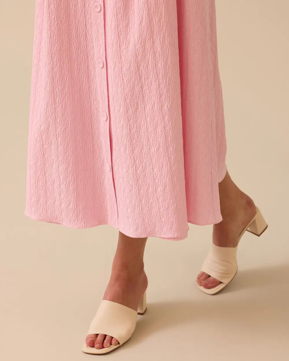 1012 ÖNÜ AŞAĞI KADAR DÜĞMELİ CEP DETAYLI KUMAŞI KENDİLİĞİNDEN DESENLİ ETEK 10002511611012 #06-25#