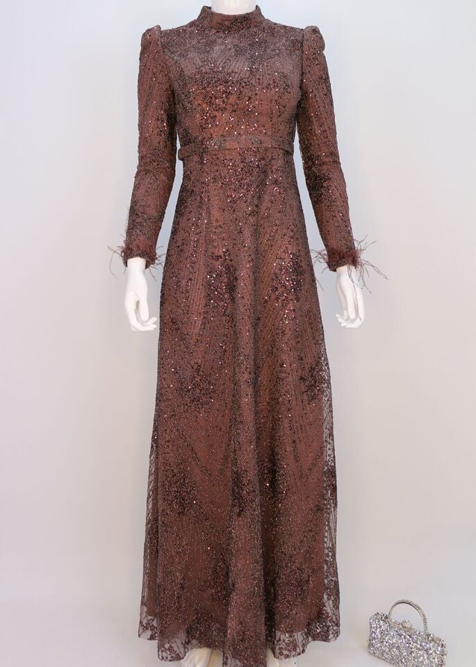 174 KOL UÇLARI TÜY DETAYLI SİMLİ VE PAYET DETAYLI AĞ KESİM KKUYRUKLU ABİYE ELBİSE QYS ABİYE ELBİSE 174 #23-08#