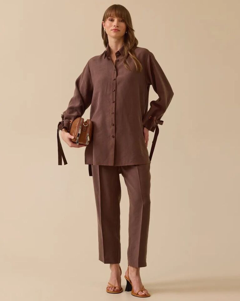 1003 ÖNDEN DÜĞMELİ YANDAN YIRTMAÇLI KOLLARI BAĞLAMA DETAYLI PAMUKLU GÖMLEK 10002511211003 #06-25#