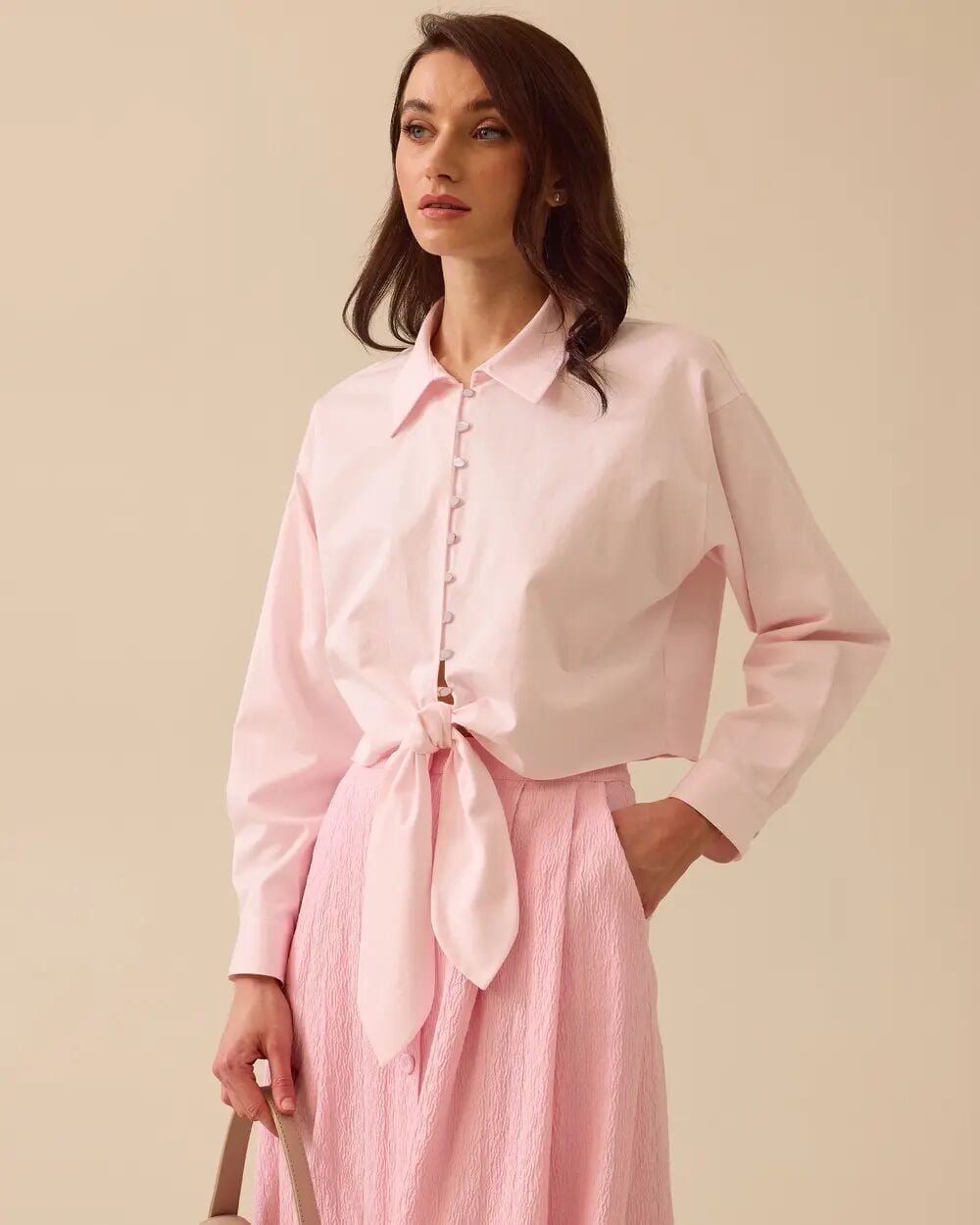 1013 ÖNÜ VE KOL UCU DÜĞMELİ UÇ KISMI BAĞLAMA DETAYLI KISA GÖMLEK 10002511511013 #06-25#