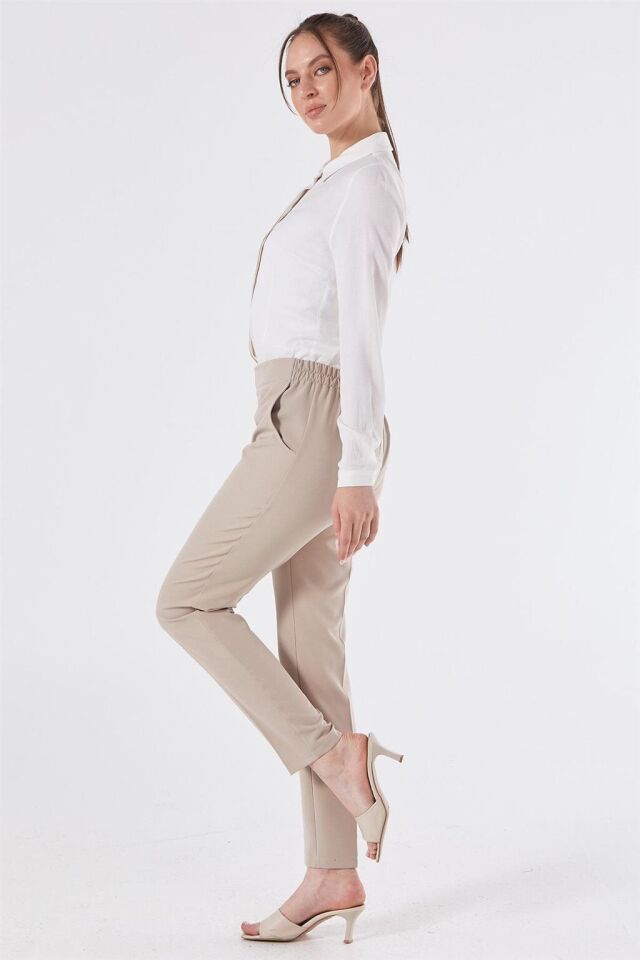 59061 BELİ YARIM LASTİKLİ  ÖN CEPLİ KLASİK DAR PAÇA PANTOLON QYS PANTLON 59061 #23-063 38 - TAŞ RENGİ