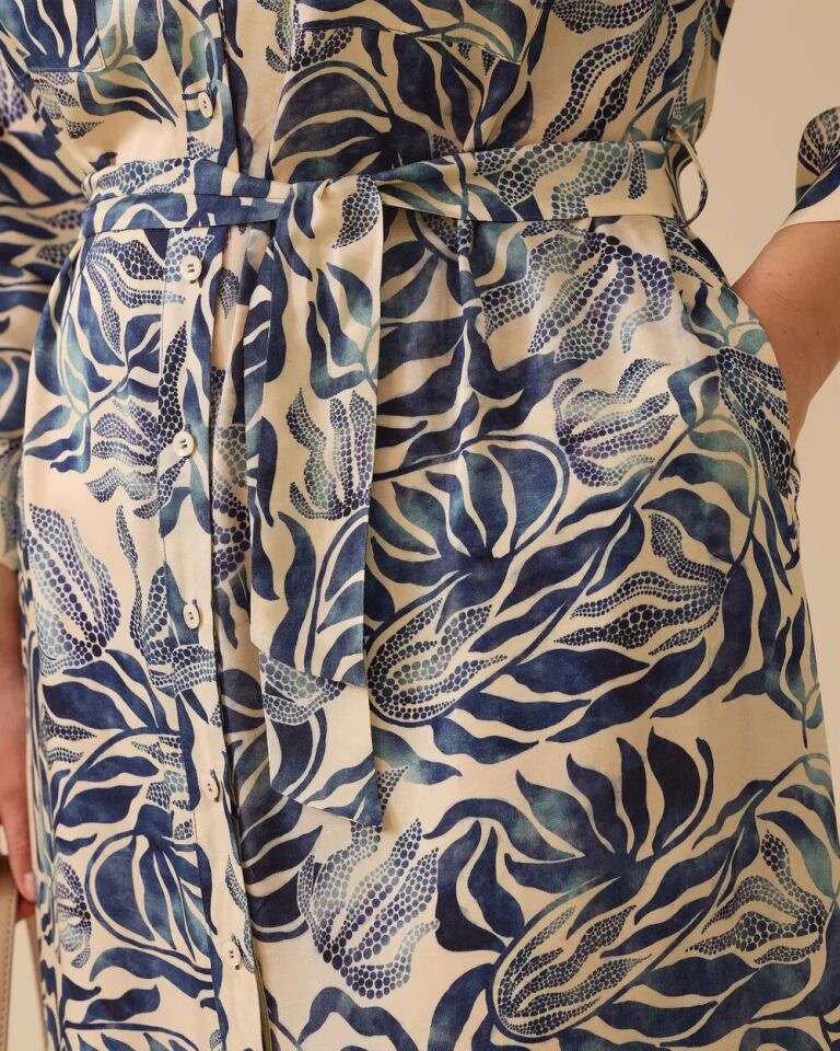 4007 ÖNDEN DÜĞMELİ GÖĞÜS CEP KAPAKÇIKLARI TAŞ DETAYLI YANLARI YIRTMAÇLI DESENLİ TUNİK 10002511314007 #06-25#