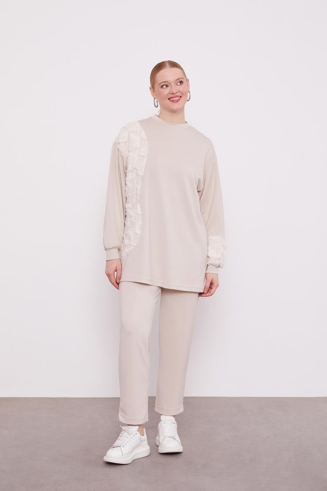 100649 ÖNÜ DANTEL VE İNCİ BONCUK DETAYLI PANTOLONU BELİ LASTİKLİ İKİLİ TAKIM