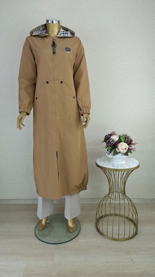 5210 ÖNÜ FERMUARLI KAPÜŞONLU KOL UCU VE ETEĞİ LASTİKLİ CEPLİ TRENÇKOT QKS TRENÇ #23-10#