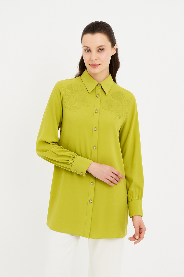 61058 GÖĞSÜ ÇİÇEK DETAYLI ÖNDEN DÜĞMELİ PAMUKLU GÖMLEK #06-25# 42 - FISTIK YEŞİLİ