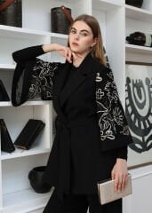 43840 BELİ KEMERLİ KOLLARI GOLD DESENLİ İŞLEMELİ YAKASI KRUVAZE YAKA CEKET SANDY KUMAŞ PANTOLON İKİLİ TAKIM