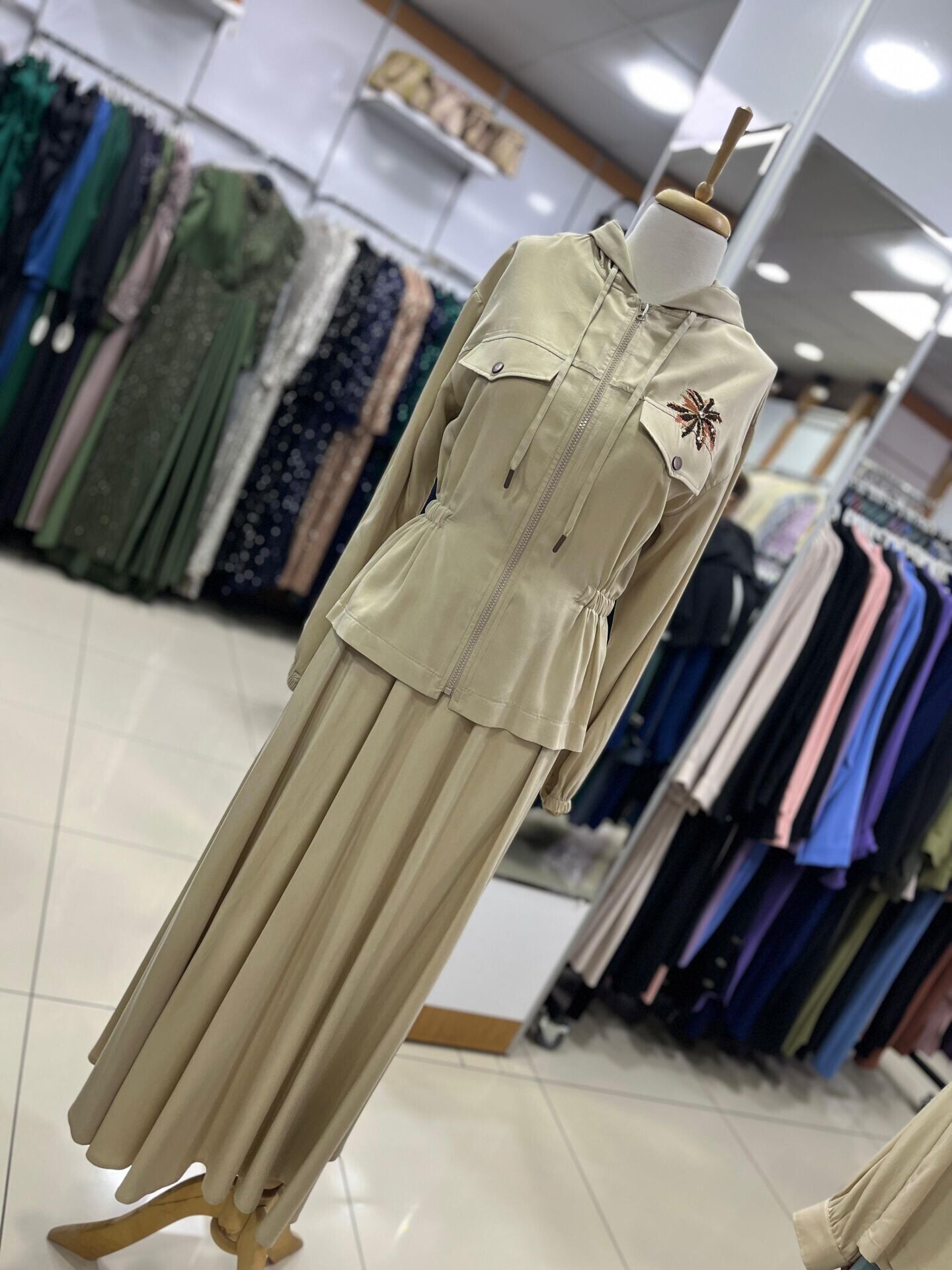 1612 CEKET ÖNÜ FERMUARLI BELİ LASTİK DETAYLI ÖNÜ VE SIRTI ÇİÇEK İŞLEMELİ KAPİŞONLU ETEĞİN BELİ LASTİKLİ İKİLİ TAKIM #03-25#