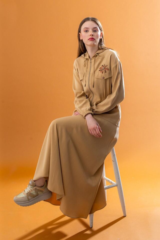 1612 CEKET ÖNÜ FERMUARLI BELİ LASTİK DETAYLI ÖNÜ VE SIRTI ÇİÇEK İŞLEMELİ KAPİŞONLU ETEĞİN BELİ LASTİKLİ İKİLİ TAKIM #03-25#