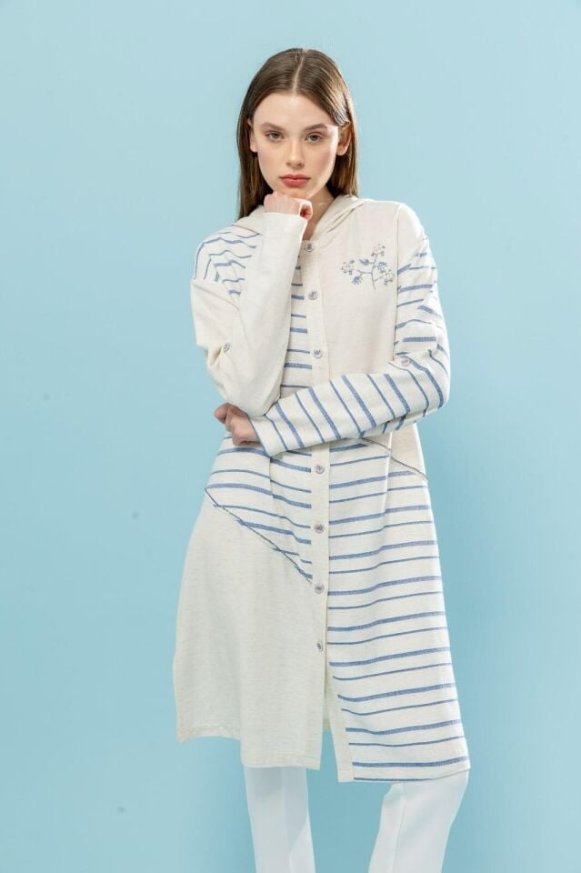 1525 ÖNÜ DÜĞMELİ ÖNÜ BONCUK VE TAŞ İŞLEMELİ KAPİŞONLU KETEN TUNİK #03-25#