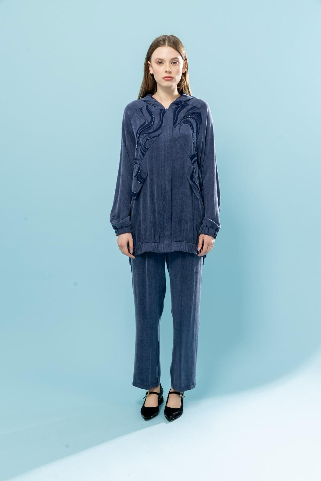 1539 KUPRA İKİLİ TAKIM GÖMLEĞİN ÖNÜ DÜĞMELİ KOLLARI MANŞETLİ DESENLİ BONCUK İŞLEMELİ PANTOLONUN BELİ LASTİKLİ VE CEP DETAYLI KUPRA İKİLİ TAKIM #03-25#