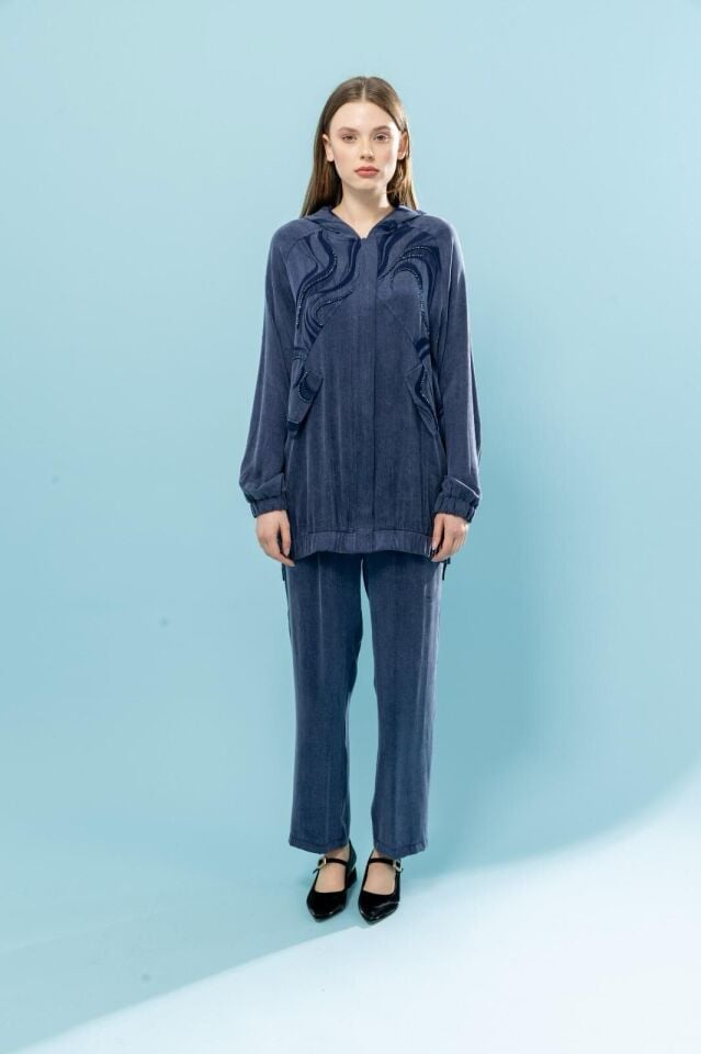 1539 KUPRA İKİLİ TAKIM GÖMLEĞİN ÖNÜ DÜĞMELİ KOLLARI MANŞETLİ DESENLİ BONCUK İŞLEMELİ PANTOLONUN BELİ LASTİKLİ VE CEP DETAYLI KUPRA İKİLİ TAKIM #03-25#