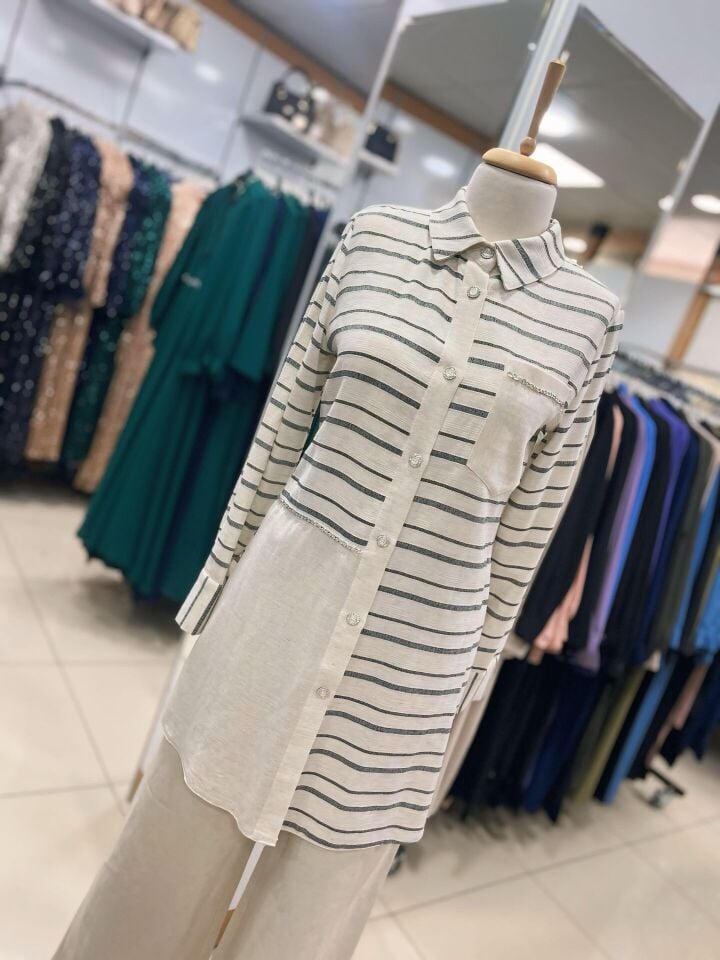 1530 ÖNDEN İNCİ DÜĞMELİ CEBİ ZİNCİR DETAYLI KOLLARI MANŞETLİ ÇİZGİLİ TUNİK #04-25#