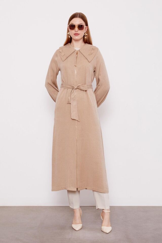 540093 ÖNÜ FERMUARLI GENİŞ YAKALI BELİ BAĞLAMALI KOL UCU MANŞETLİ KAP