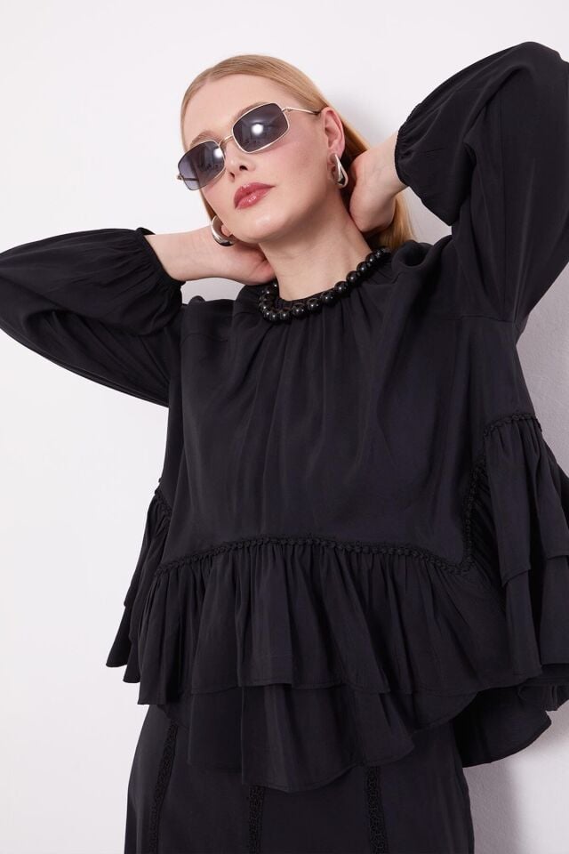 131036 ÖNÜ FİSTO DETAYLI SIFIR YAKA KOL UCU LASTİKLİ DÖKÜMLÜ BELİ KEMERLİ ÖNÜ FİSTO DETAYLI ETEKLİ TAKIM