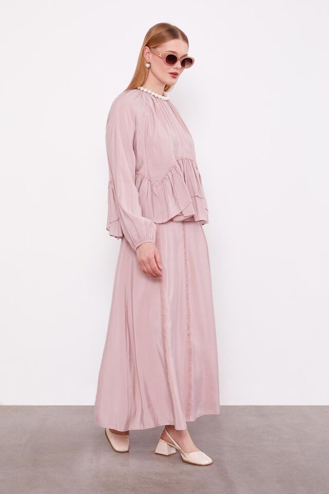 131036 ÖNÜ FİSTO DETAYLI SIFIR YAKA KOL UCU LASTİKLİ DÖKÜMLÜ BELİ KEMERLİ ÖNÜ FİSTO DETAYLI ETEKLİ TAKIM