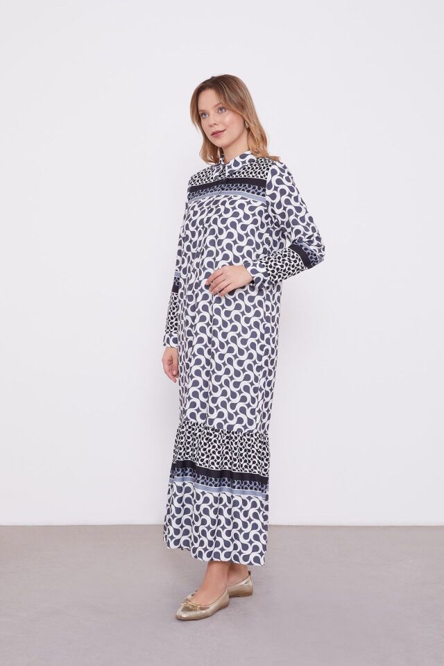 330227 GÖMLEK YAKA YARIYA KADAR DÜĞMELİ KOL UCU MANŞETLİ ETEĞİN UÇ KISMI FIRFIR DETAYLI DESENLİ GÜNLÜK ELBİSE