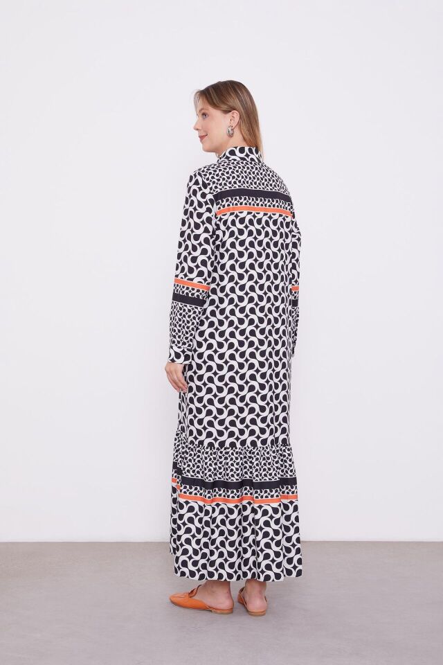 330227 GÖMLEK YAKA YARIYA KADAR DÜĞMELİ KOL UCU MANŞETLİ ETEĞİN UÇ KISMI FIRFIR DETAYLI DESENLİ GÜNLÜK ELBİSE