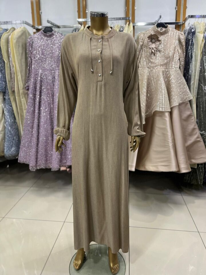 1042 HAKİM YAKA ÖNÜ GÖĞÜSE KADAR DÜĞMELİ KOL UCU LASTİKLİ YAKASI İP DETAYLI GÜNLÜK DÜZ RENK ELBİSE #05-25#