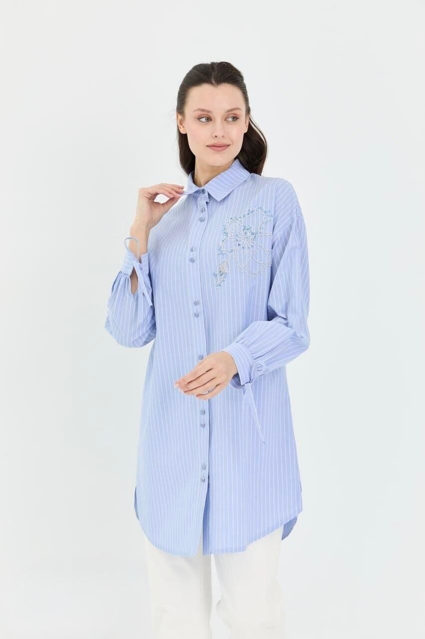 61052 ÖNÜ ÇİFT DÜĞMELİ KOL UCU LASTİKLİ TAŞ DESENLİ TUNİK #04-25#