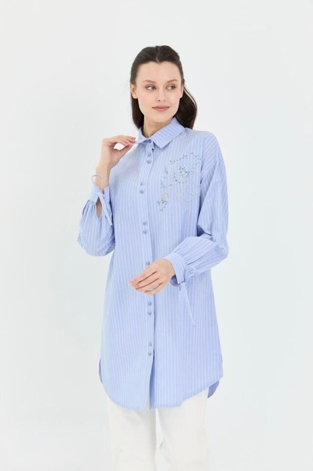 61052 ÖNÜ ÇİFT DÜĞMELİ KOL UCU LASTİKLİ TAŞ DESENLİ TUNİK #04-25#