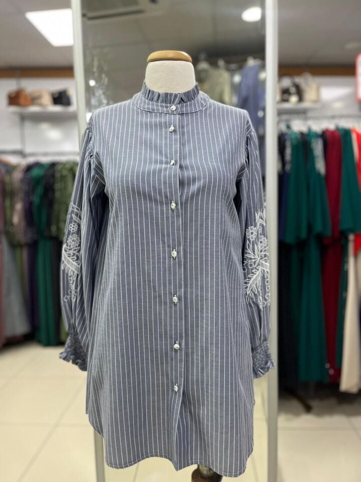 61052 ÖNÜ ÇİFT DÜĞMELİ KOL UCU LASTİKLİ TAŞ DESENLİ TUNİK #04-25#