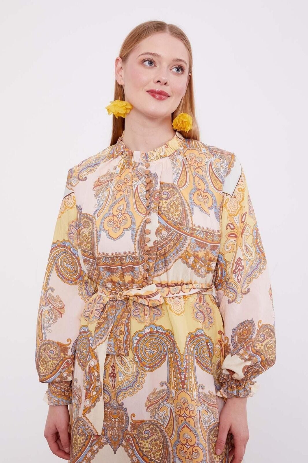 330288 SIFIR YAKA YAKASI FIRFIR DETAYLI YAKADAN BELE KADAR DÜĞMELİ KOL UCU VE BELİ LASTİKLİ KUŞAKLI ELBİSE