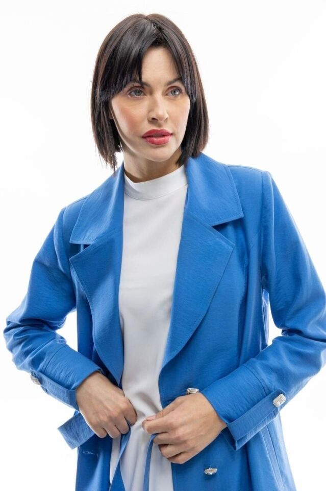 25223 ÖNÜ DÜĞMELİ KOLU DÜĞME VE KAT DETAYLI ÖNÜ CEPLİ BELİ BAĞLAMALI GİY ÇIK KAP #03-25#