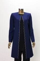 2645 ÖNÜ BONCUK VE TAŞ DETAYLI İÇ BLUZ SIFIR KOL SIFIR YAKA 3 LÜ CEKETLİ TAKIM KLASİK ANNE TAKIM QYS ANNE TAKIM 2645 #23-04#