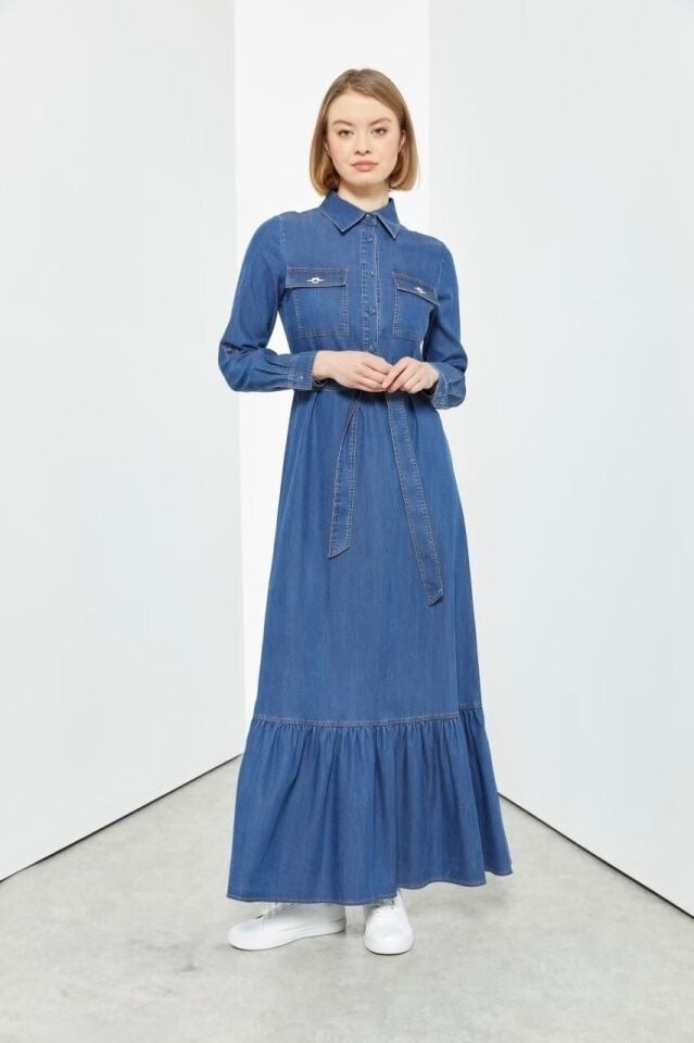 63018 ÖNDEN YARIM DÜĞMELİ ÇİFT CEPLİ CEP KAPAKÇIKLARI TAŞLI BELİ BAĞLAMALI KOT ELBİSE #03-25#