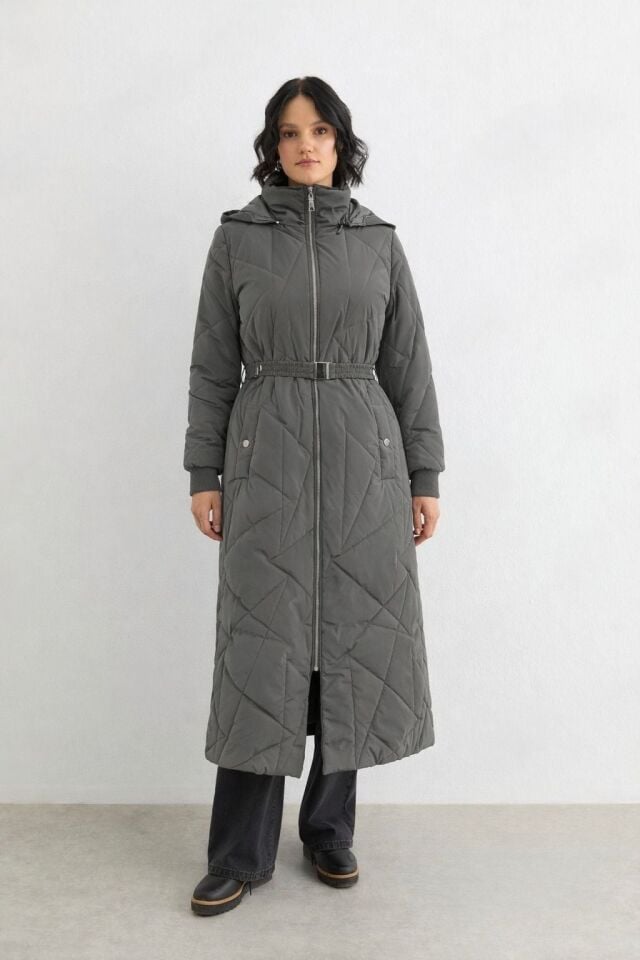 67024 KOL UCU LASTİKLİ ÖNÜ BOYDAN FERMUARLI KAPİŞONLU BELİ KEMER DETAYLI ŞİŞME MONT #12-25#