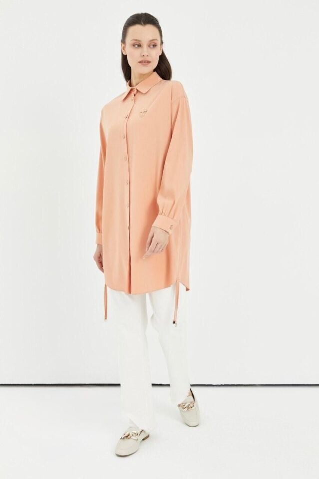 61060 ÖNDEN DÜĞMELİ YANLARI BÜZGÜLÜ GÖĞSÜ ARMALI PAMUKLU GÖMLEK #06-25#