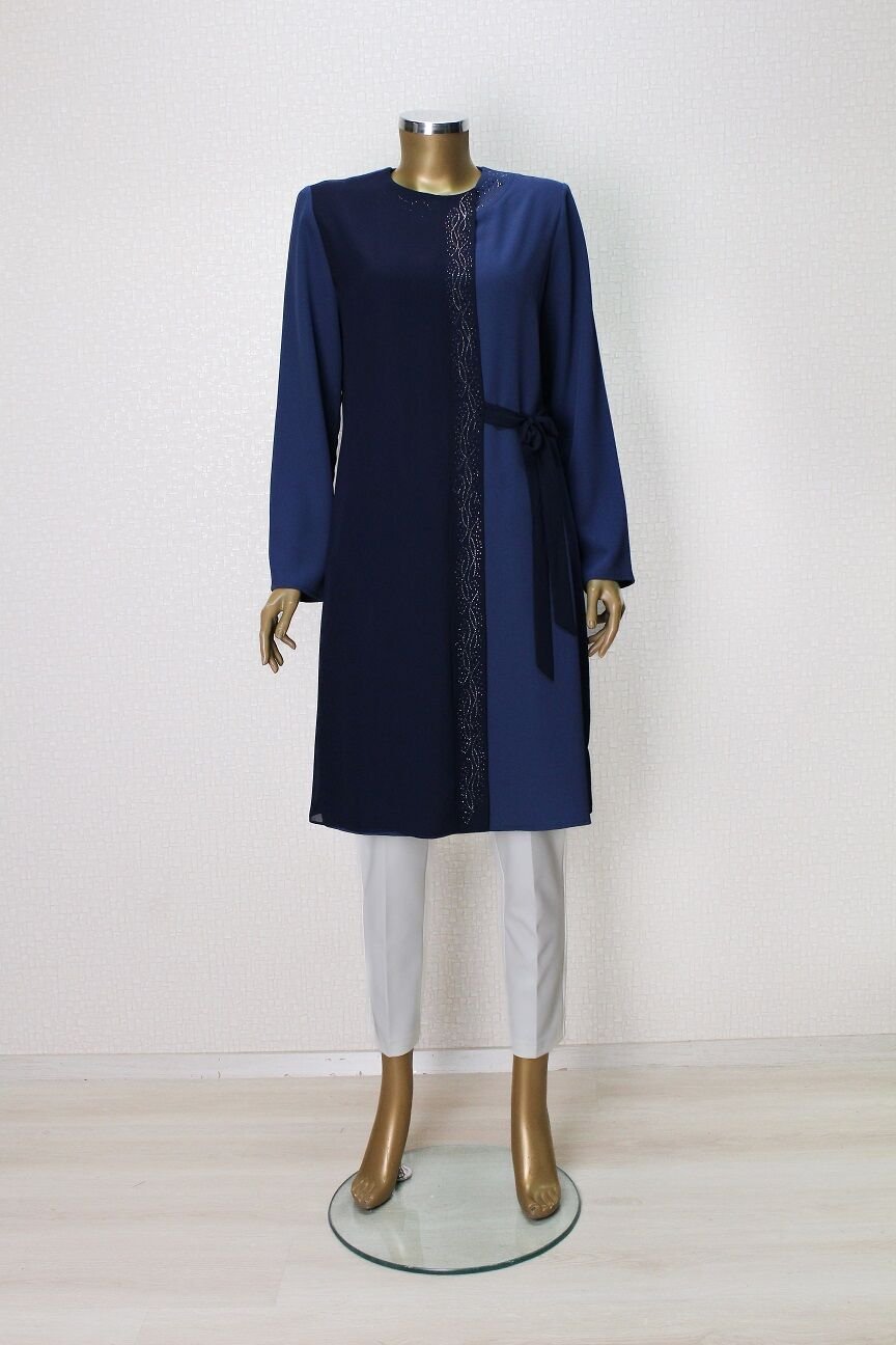 61147 YAKASI VE ÖNÜ TAŞ DETAYLI BELİ BAĞLAMALI TÜLLÜ RAHAT KESİM TUNİK QYS TUNİK 61147 #23-06#