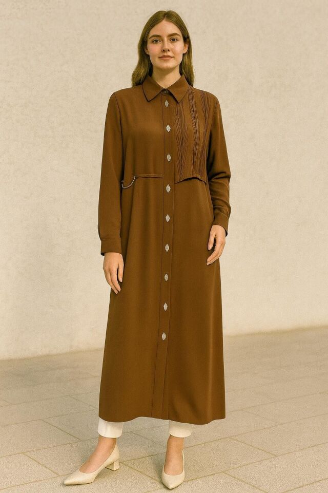 25154 GÖMLEK YAKA ÖNÜ ÇITÇIT KAPAMALI BİR YANI YARIYA KADAR BÜZGÜ KUMAŞ DETAYLI ÖN KISMI ZİNCİR DETAYLI UZUN TUNİK #06-25#