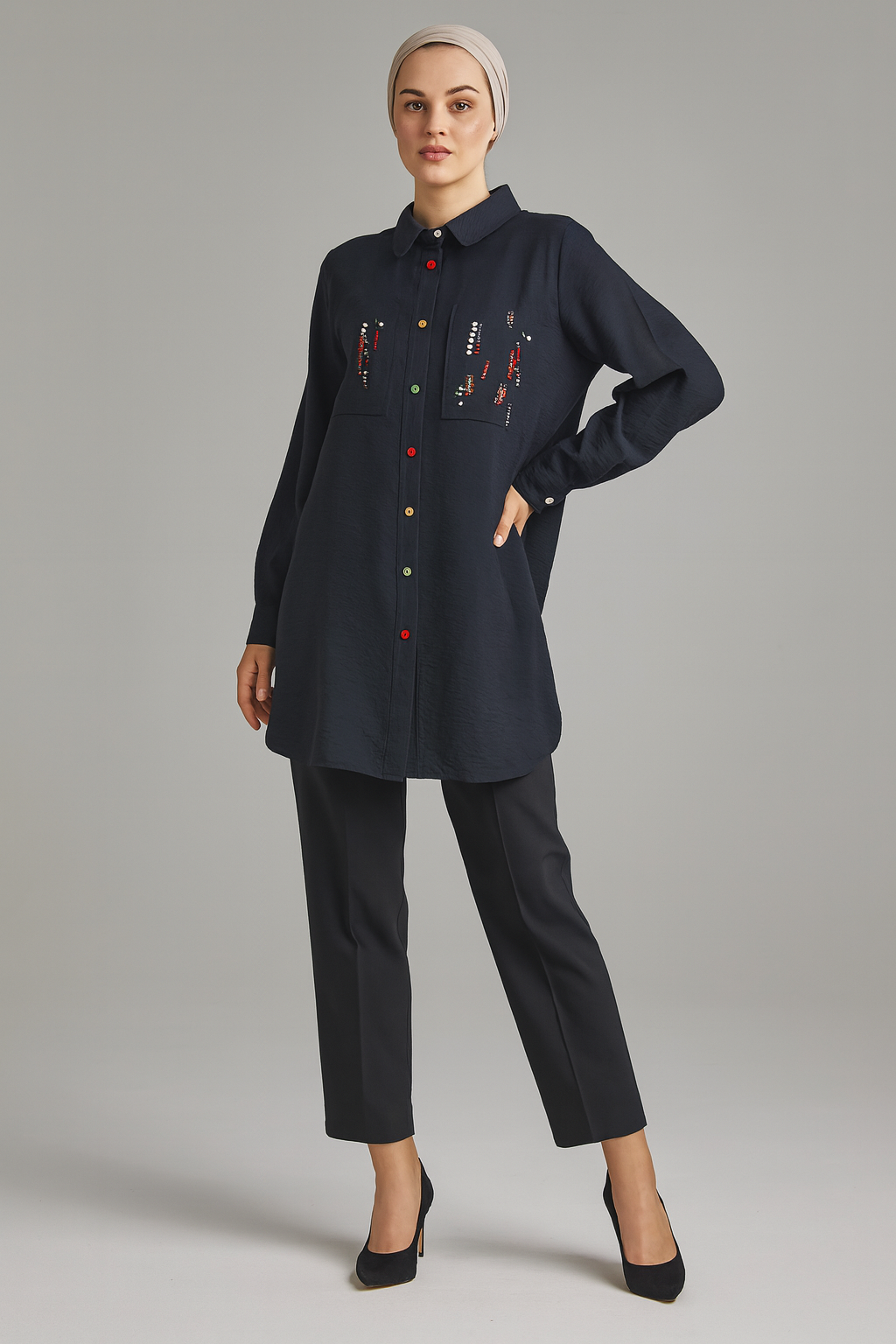 2226 TUNİK ÖNDEN DÜĞMELİ ÖNÜ TAŞ DETAYLI GÖMLEK TUNİK QYS TUNİK 2226