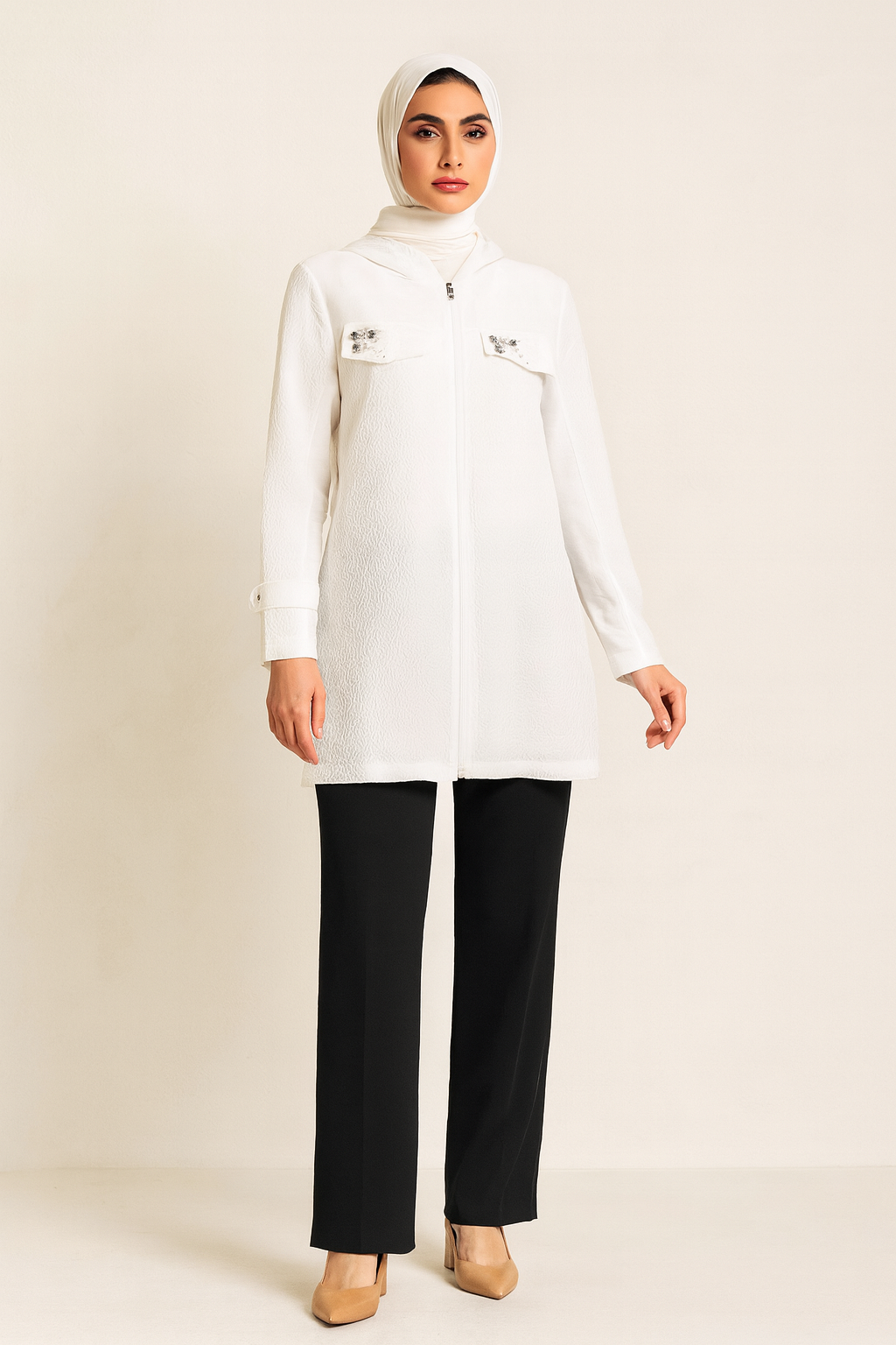 1039 KAPÜŞONLU KOLU VE GÖĞÜS KISMI TAŞ İŞLEMELİ BELİ KUŞAKLI SPOR KISA KAP QYS KAP #24-07#