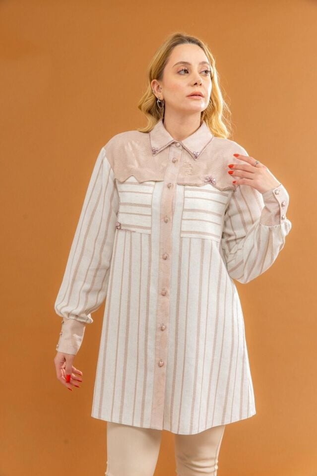 1524 YAKASI VE KOL UCU İŞLEMELİ TAŞ VE BONCUK DETAYLI GÖĞÜSÜ CEP DETAYLI ÇİZGİLİ GÖMLEK #05-25#