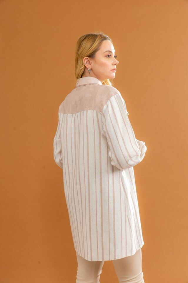 1524 YAKASI VE KOL UCU İŞLEMELİ TAŞ VE BONCUK DETAYLI GÖĞÜSÜ CEP DETAYLI ÇİZGİLİ GÖMLEK #05-25#