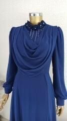 2111 BOYNU ÇİÇEK VE TAŞ DETAYLI ŞİFON BELİ YARIM TÜLLÜ KUYRUKLU ABİYE ELİBİSE QYS ELBİSE 2011 #23-083